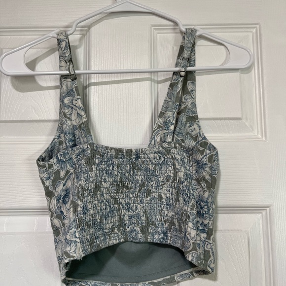 Blue Floral Crop Tank Top - Picture 3 of 3